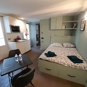 Appartamento Studio équipé Métro Abbesses à Montmartre, Parigi